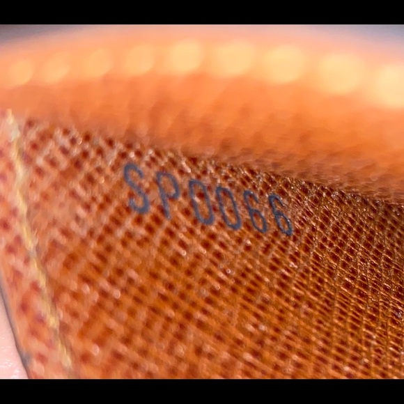 🔴SOLD🔴 *Auth* Louis Vuitton Card Holder - Picture 2 of 6